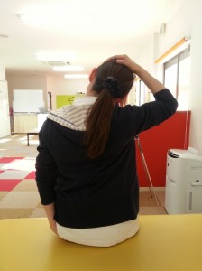 肩こり解消に効果的な簡単にできる僧帽筋（筋肉）ストレッチ