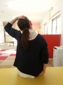 肩こり解消に効果的な簡単にできる僧帽筋（筋肉）ストレッチ