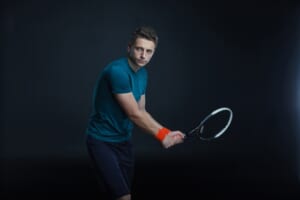 テニス肘の男性
